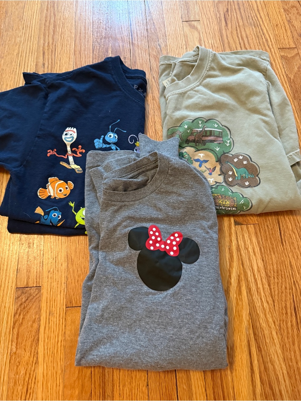 Lot of women’s disney shirts size small